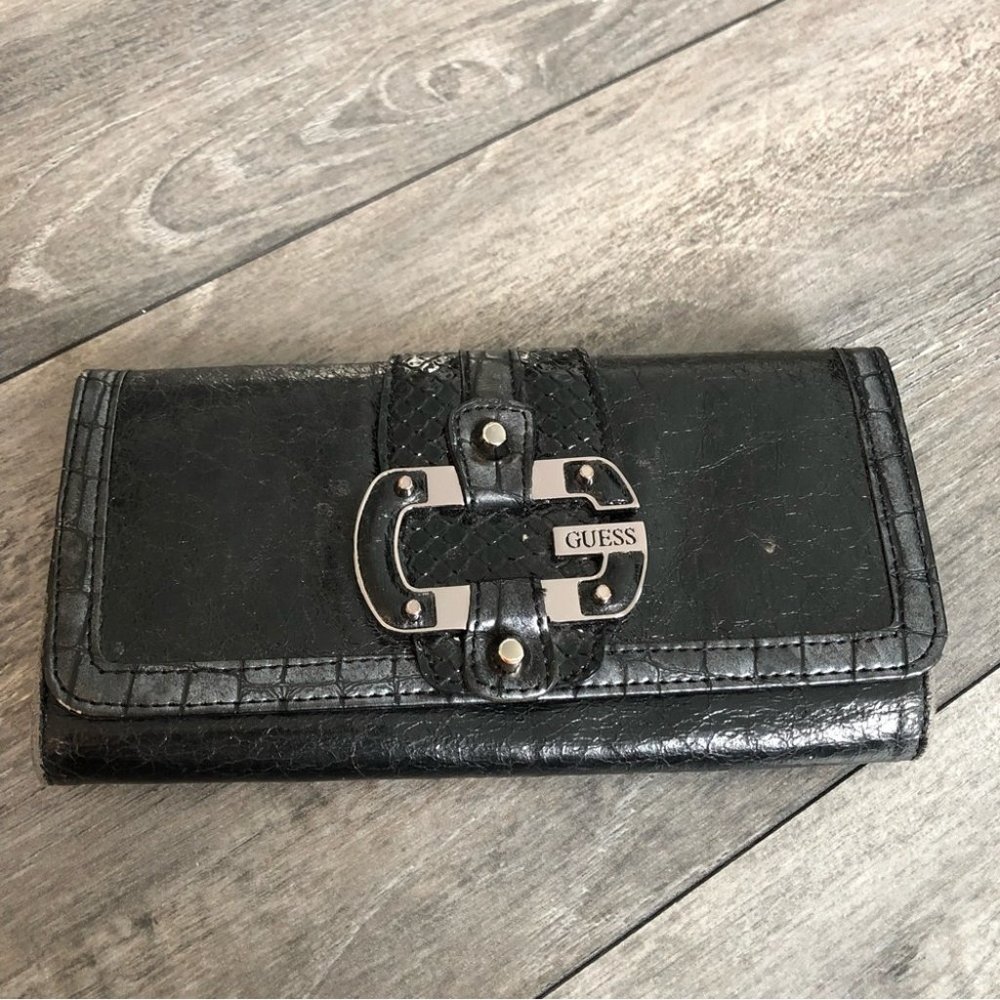 NWOT GUESS WALLET